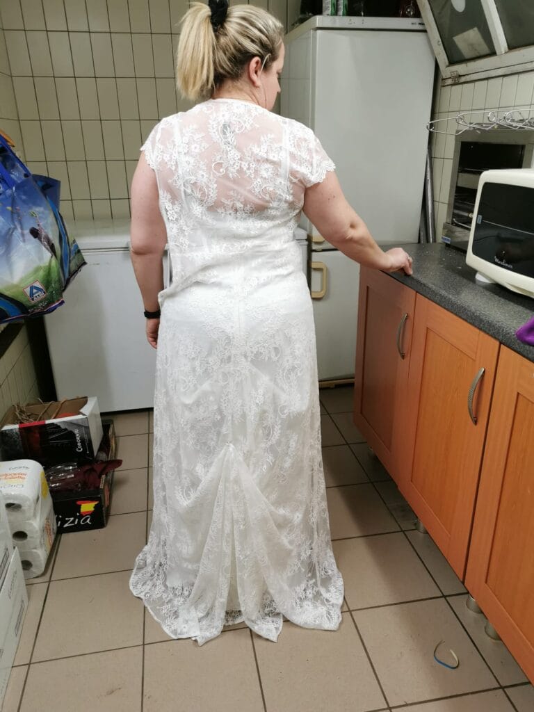 Edles Kleid Vindress White Regular Short V-Ausschnitt Neu (unverändert) Natural Size 42