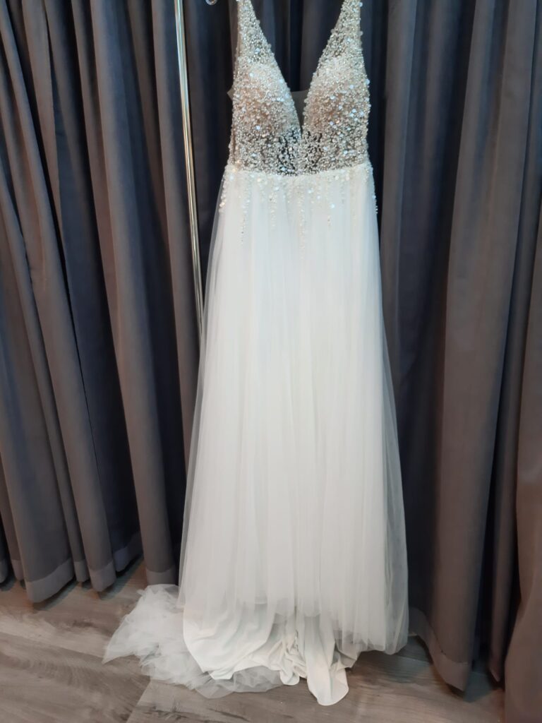 Tolles Kleid Vindress Weiß Regular Long V-Ausschnitt Neu (unverändert) Tüll Größe 40