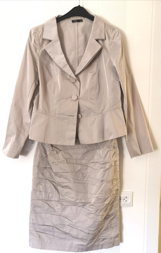 Schönes Kleid Vindress Ivory Regular Long V-Ausschnitt Neu (unverändert) Natural Size 42