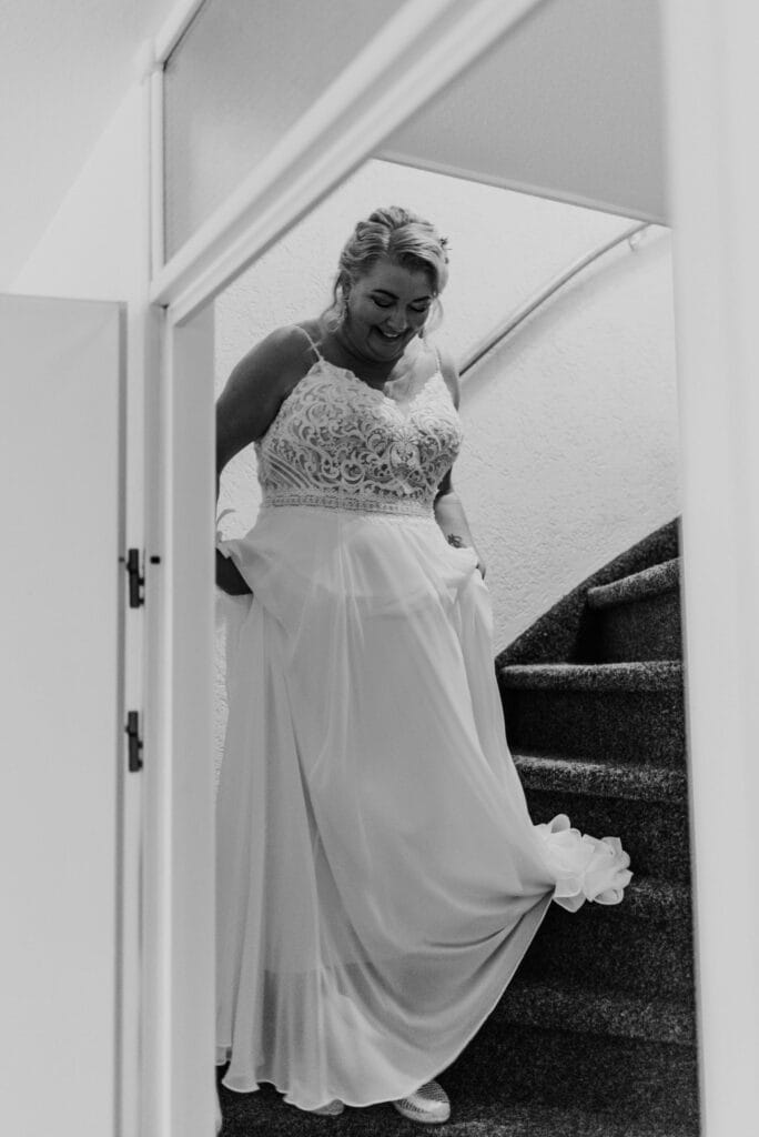 Erstaunliches Brautkleid Rebecca Ingram Elfenbein Regular Long V-Ausschnitt Neu (unverändert) Chiffon Unbekannte Größe